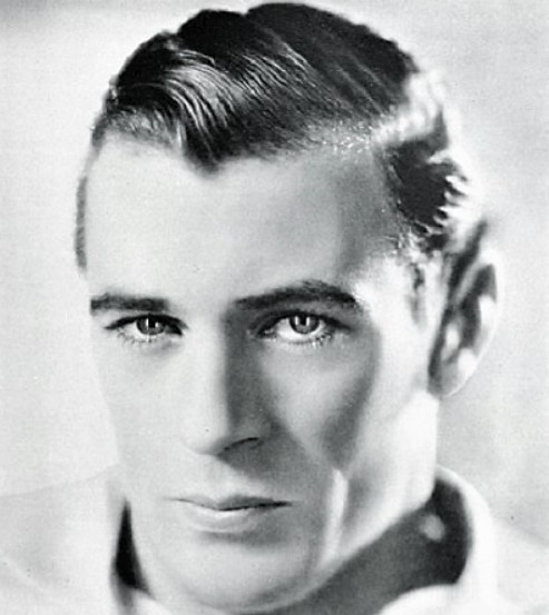 Détail d'une pointe de cheveux en V sur le front