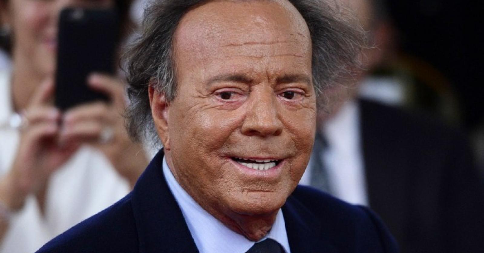 Julio Iglesias, sourire charismatique