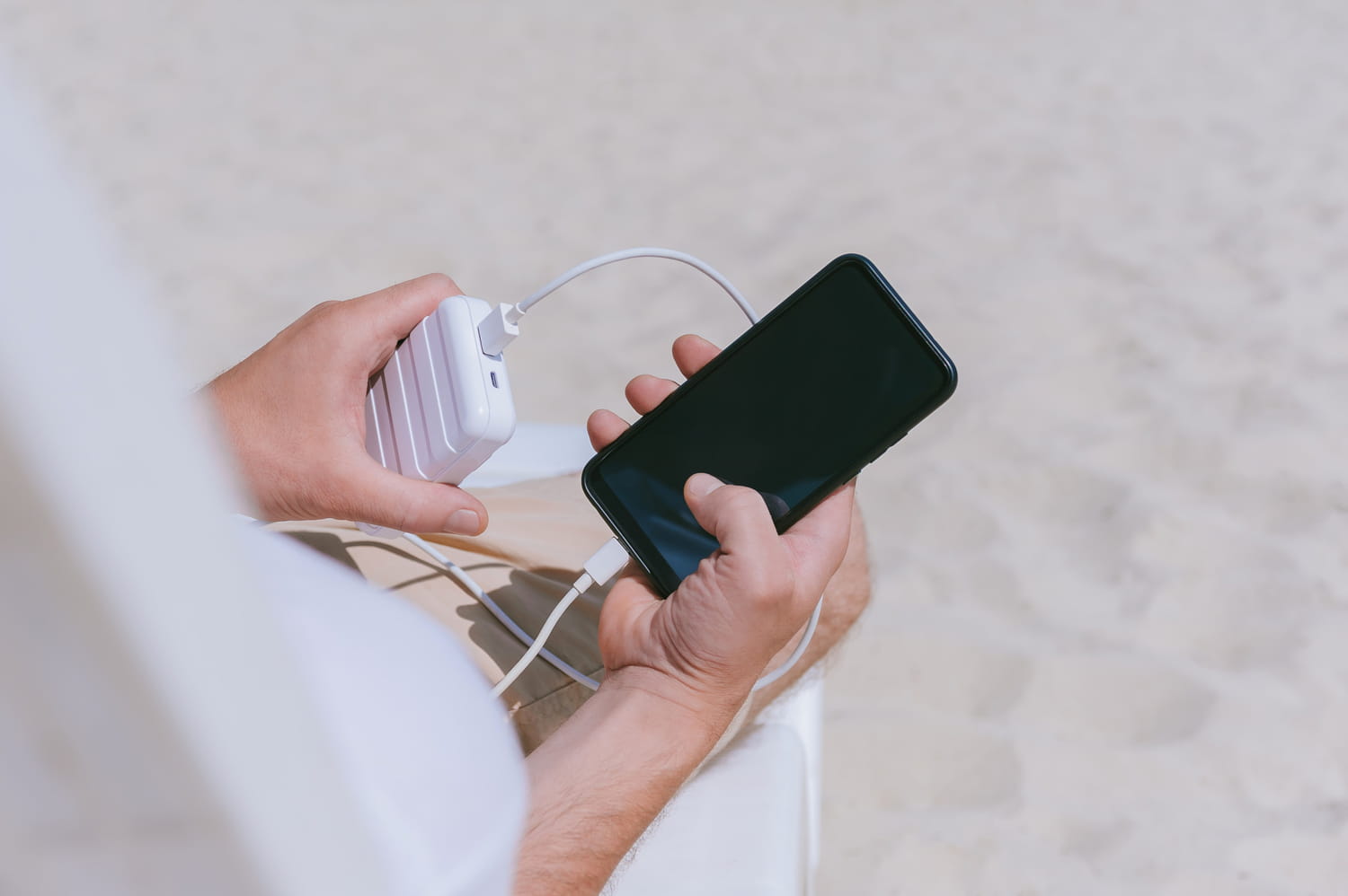 Personne résistant à l'envie de consulter son téléphone