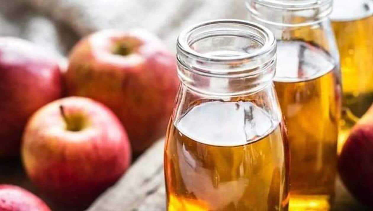 Bouteilles de vinaigre de cidre et de vin