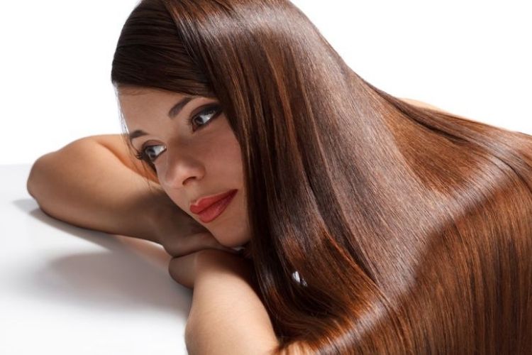 Cheveux longs et brillants