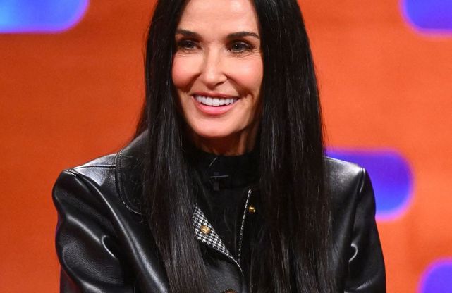 Demi Moore vêtue de cuir à 61 ans