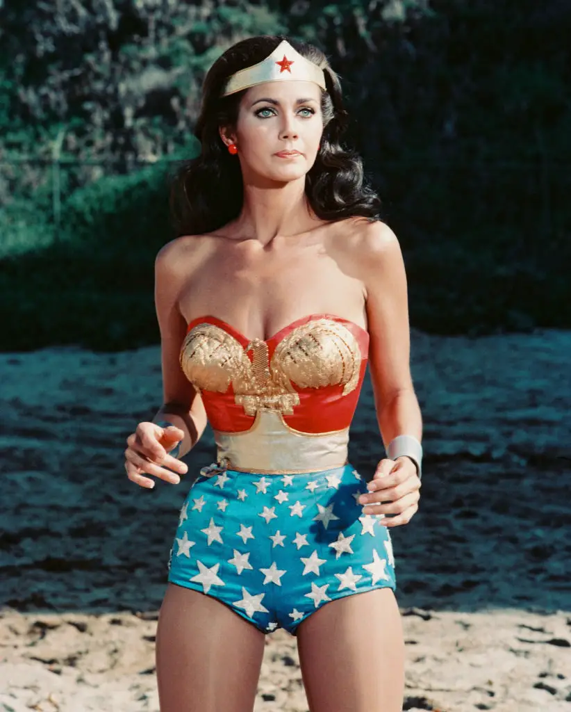 Lynda Carter couronnée Miss USA