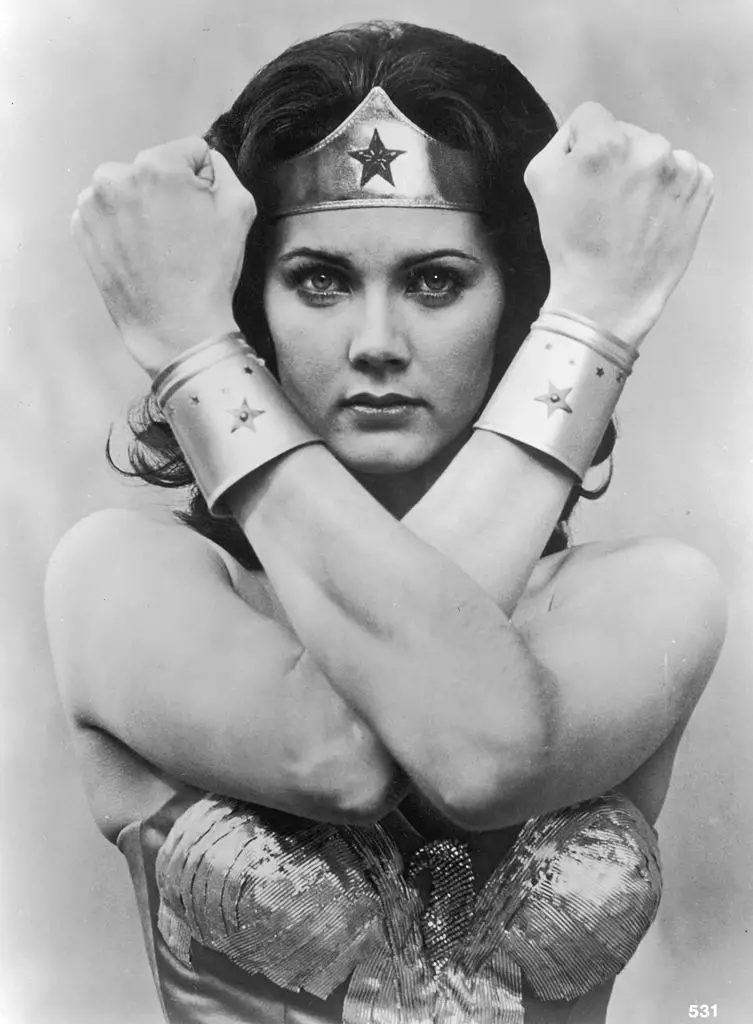 Lynda Carter dans le rôle de Wonder Woman