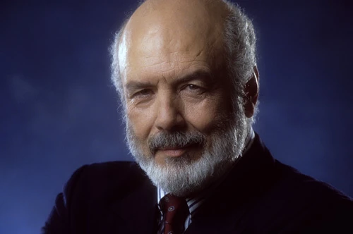 Portrait de Pernell Roberts souriant