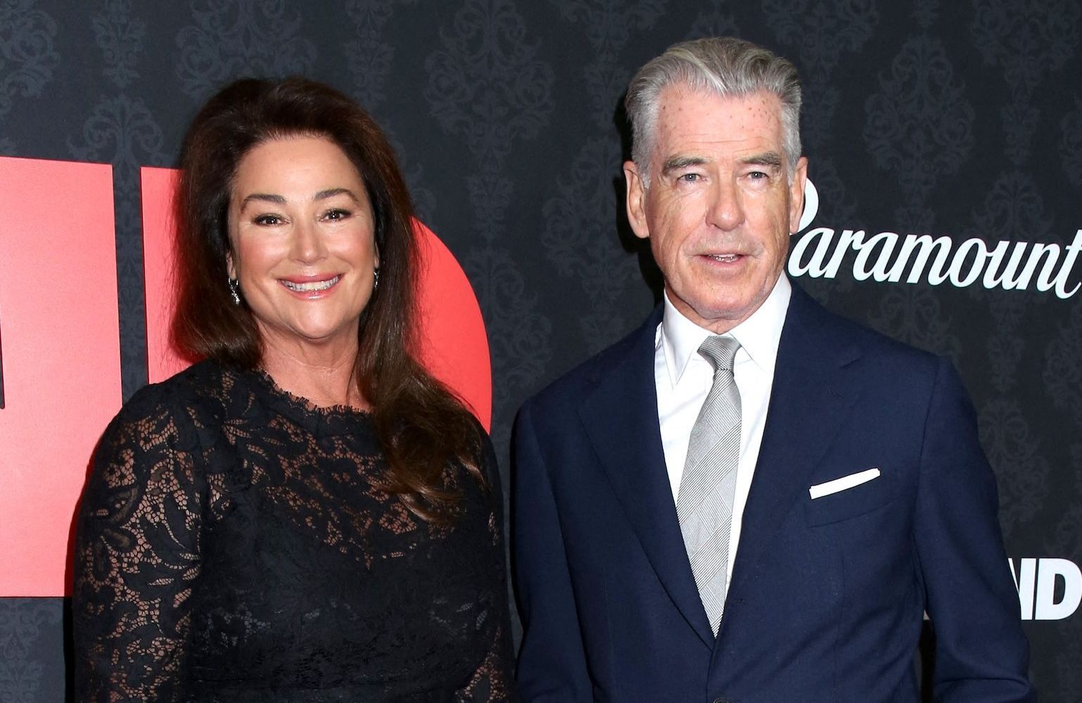 Pierce Brosnan et son épouse Keely, main dans la main, lors d'une soirée new-yorkaise