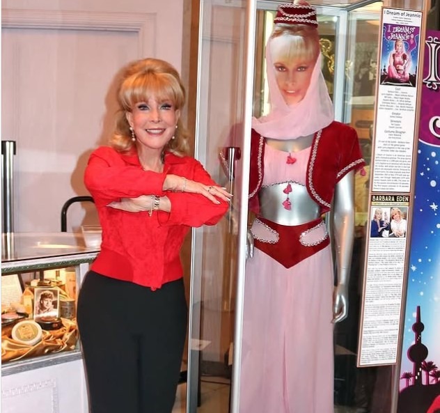 Barbara Eden sur un plateau de tournage récent