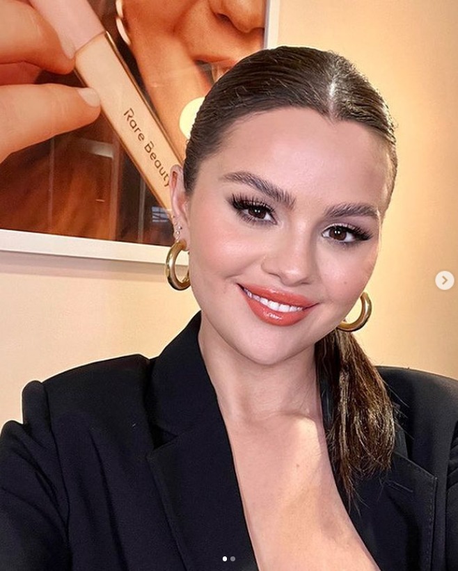 Selena Gomez rayonnante et apaisée, portrait récent