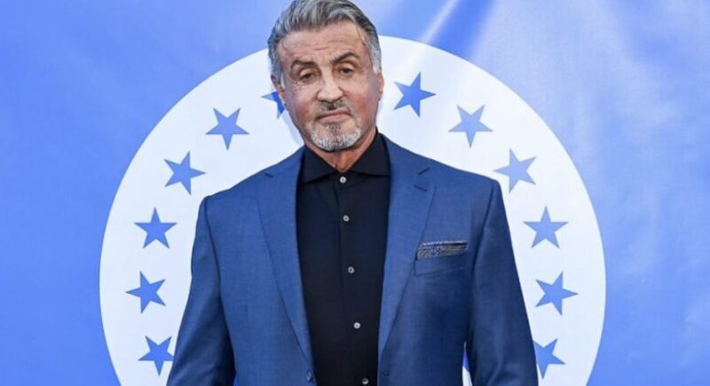 L'acteur sur un tapis rouge