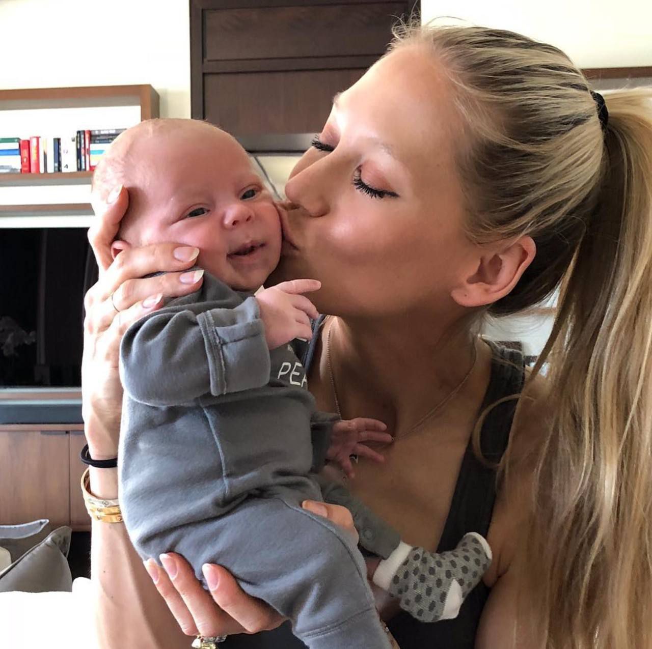 Photo rare de la famille Iglesias-Kournikova au complet