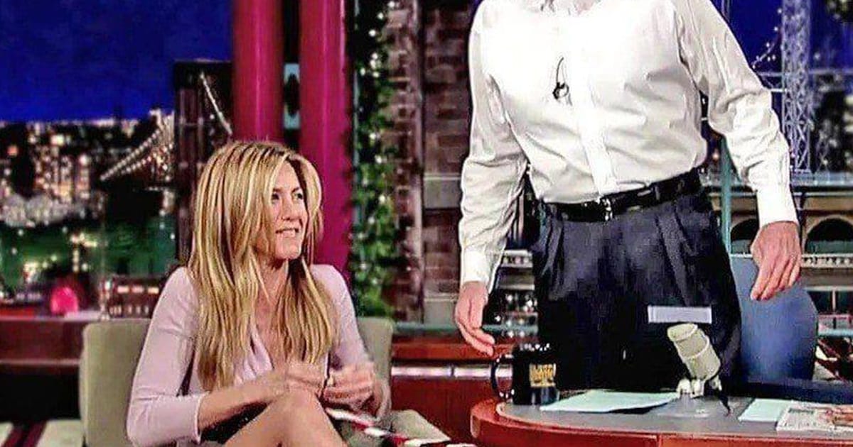 Jennifer Aniston lors d'une précédente interview avec David Letterman, affichant un sourire poli