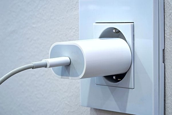 Chargeur branché sans appareil connecté