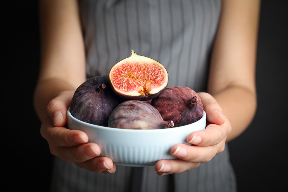 Assiette gourmande avec figues fraîches