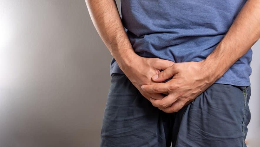 Homme réfléchissant aux effets de l'abstinence