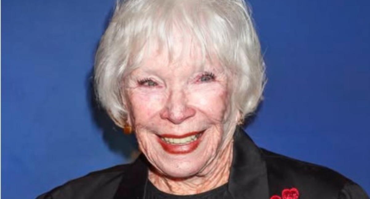 Shirley MacLaine jeune, souriante et pleine de vie