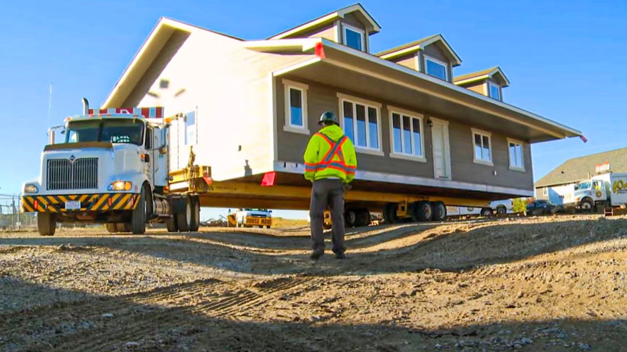 Intérieur spacieux de la maison suédoise