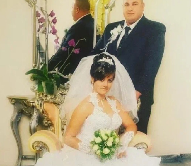 Arkadiy en tenue de sport, contrastant son passé d'athlète avec son présent