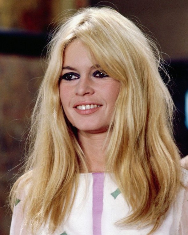 Brigitte Bardot en réflexion